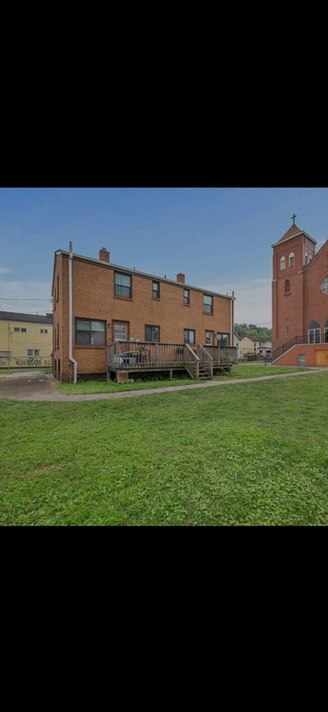 Building Photo - 432 3rd Ave