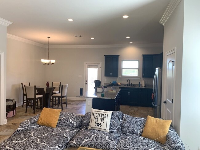Building Photo - Beautiful 4 Bedroom 2.5 Bath Available for...