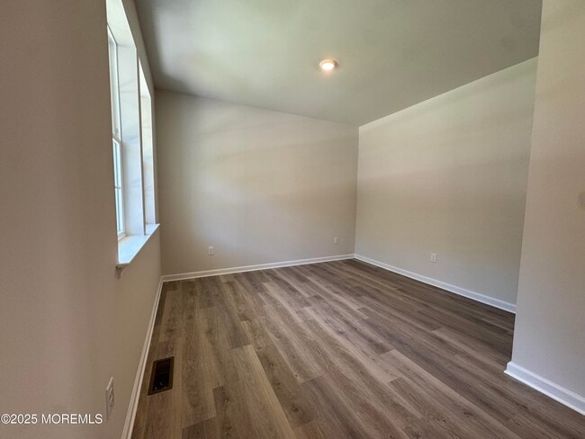 Building Photo - 17 Whaler Ave