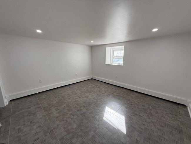 Building Photo - 102 S Raleigh Ave