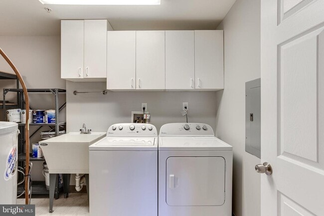 Building Photo - 31 Lambourne Rd