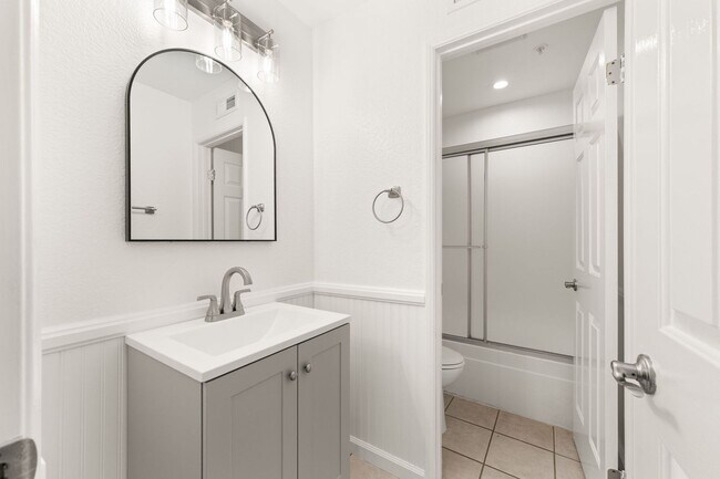 Building Photo - 14848 Rodeo Way