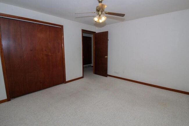 Building Photo - 517 E 2nd St