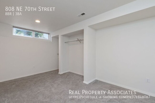 Building Photo - 808 NE 70th St