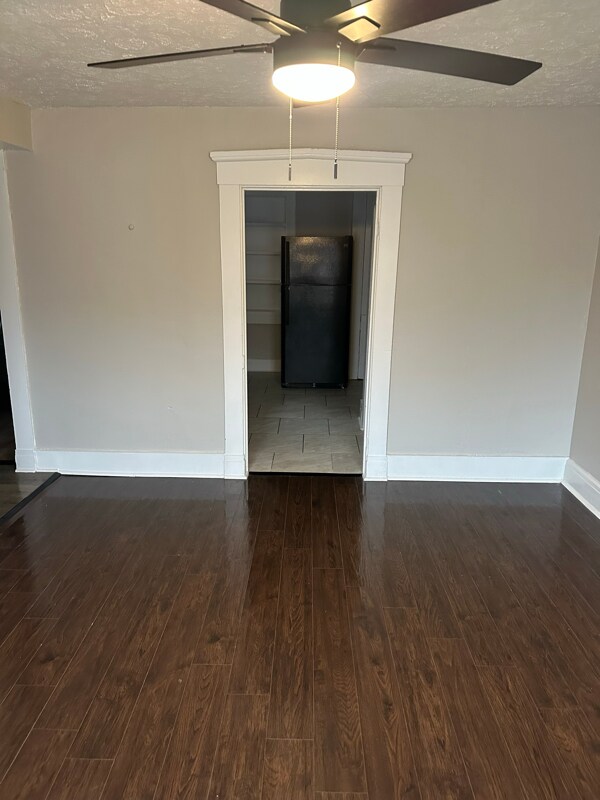 Building Photo - 225 Main St