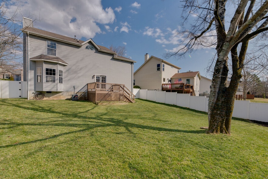 Building Photo - 1012 Meandering Way