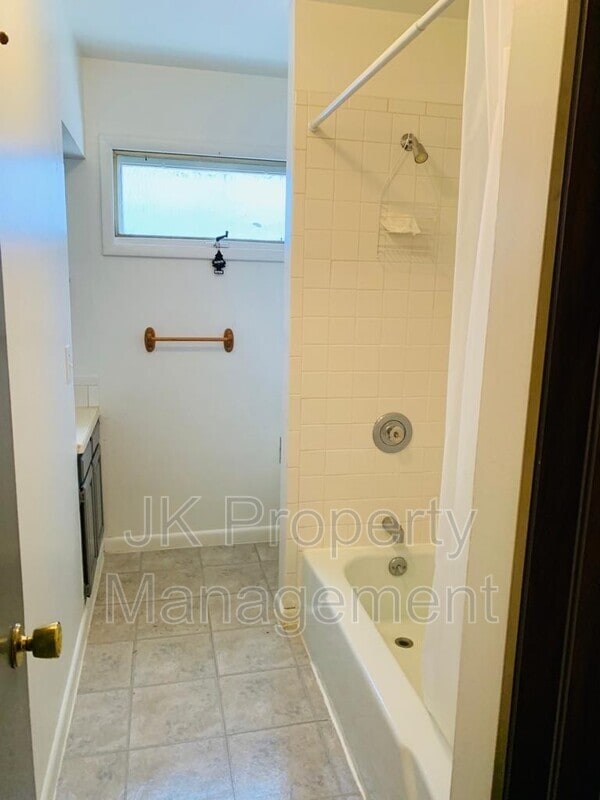 Building Photo - 2027 Smelter Ave NE