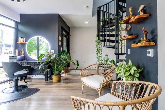 Building Photo - 2213 Poquito St