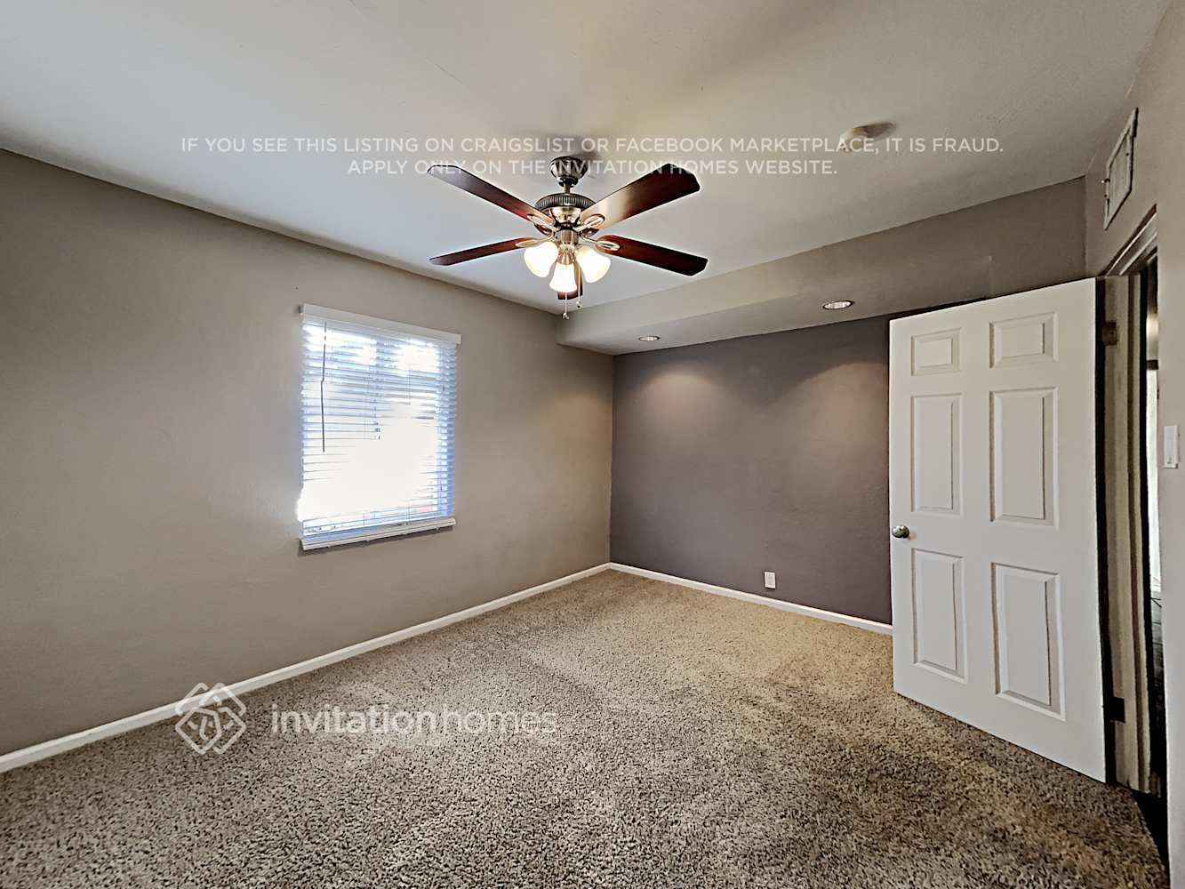 Building Photo - 2532 E Clarendon Ave