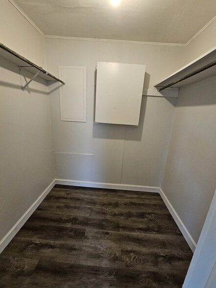 Building Photo - 420 W Hickory St