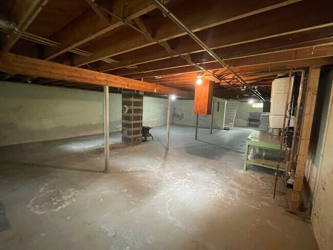 Building Photo - Single-Family Home for Rent - Dover, NH