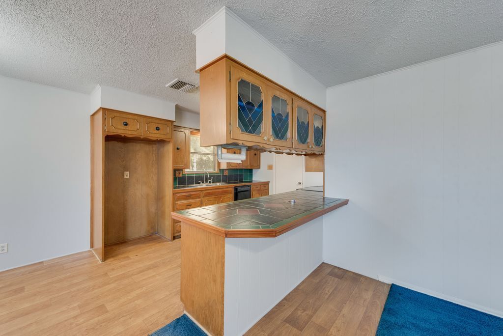 Building Photo - 1331 Crestview Dr