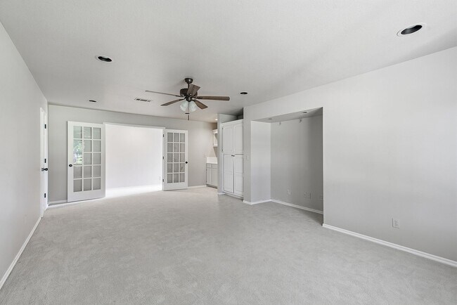 Building Photo - 408 W Fairway Ct