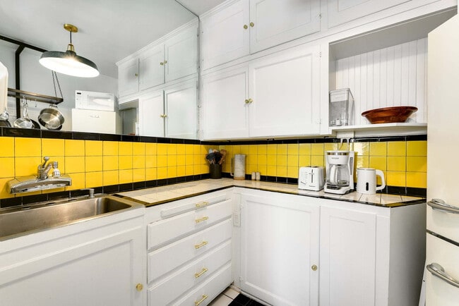 Building Photo - 3689 Fillmore St