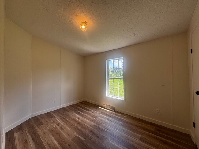 Building Photo - WELCOME HOME!