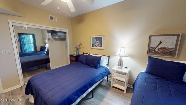 Building Photo - 2228 Beach Dr