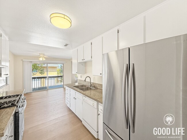 Building Photo - Great 2B/2.5BA Condo in Oceanside for Lease!