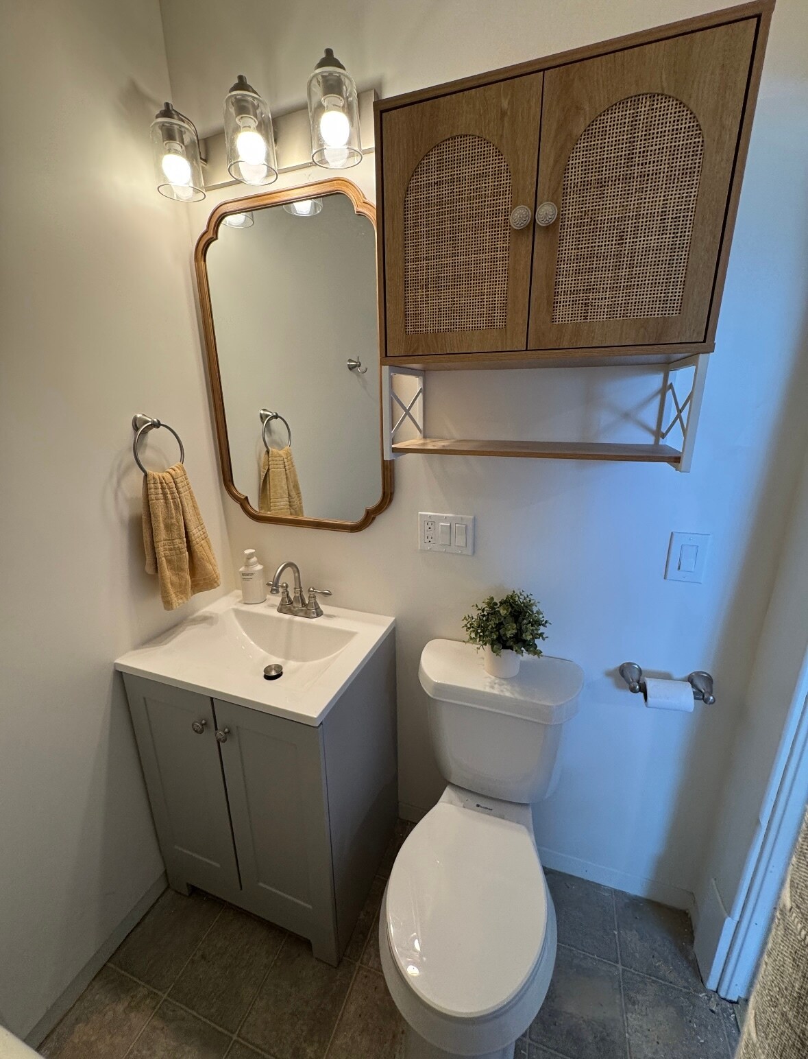 Unit 2 Bathroom - 209 N William St