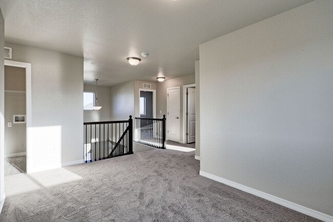 Building Photo - 3 Bedroom 2 1/2 Bath in Northwest Loveland