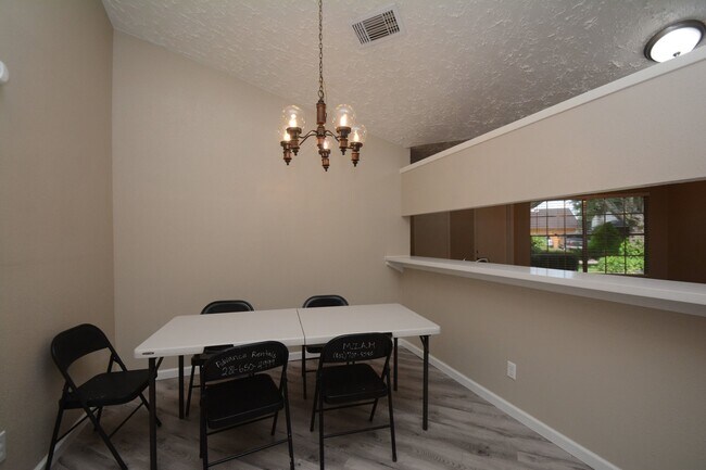 Building Photo - 16335 Quail Echo Dr
