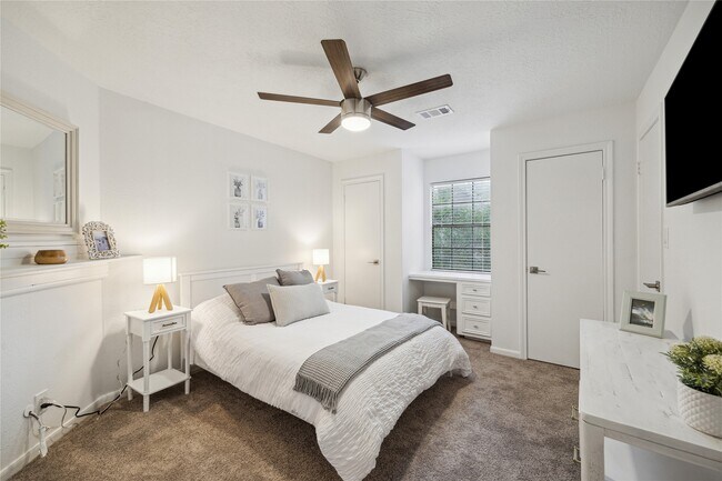 Building Photo - 89 Towering Pines Dr