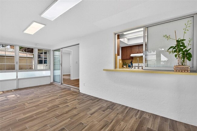 Building Photo - 430 Sunnyside Dr