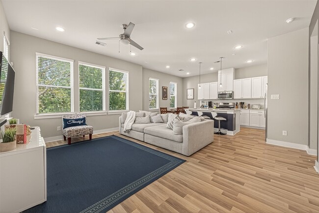 Building Photo - 6744 Del Rio St