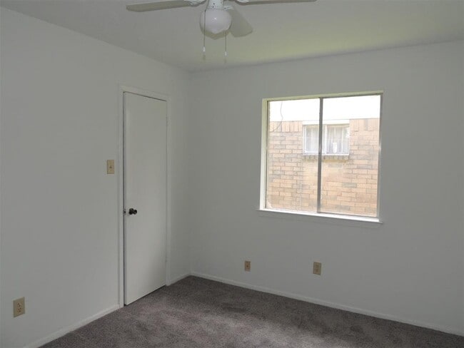 Building Photo - 8350 S Meadow Bird Cir