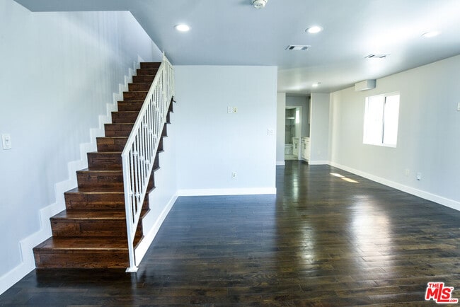 Building Photo - 2114 S Ridgeley Dr