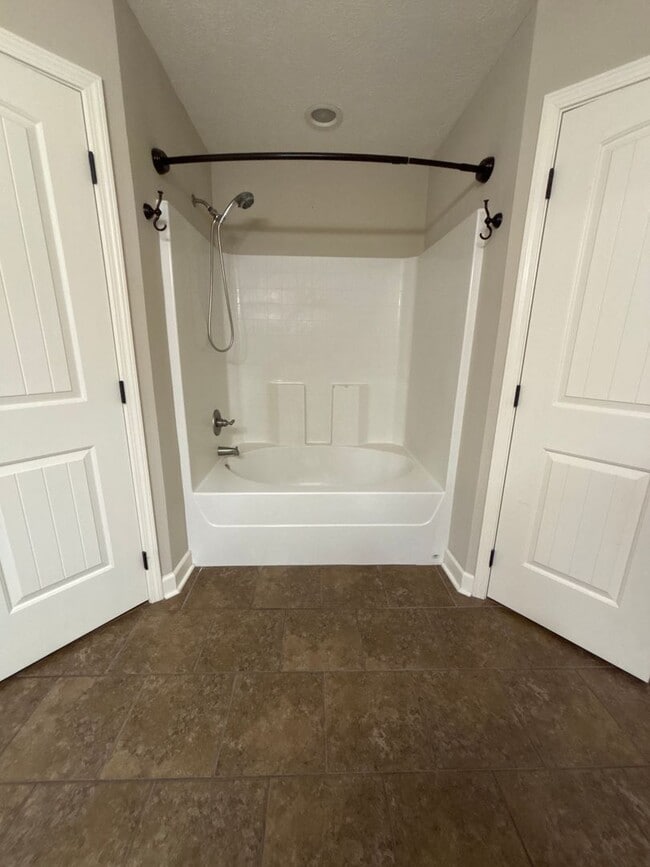 Building Photo - 322 Hidden Springs Ln