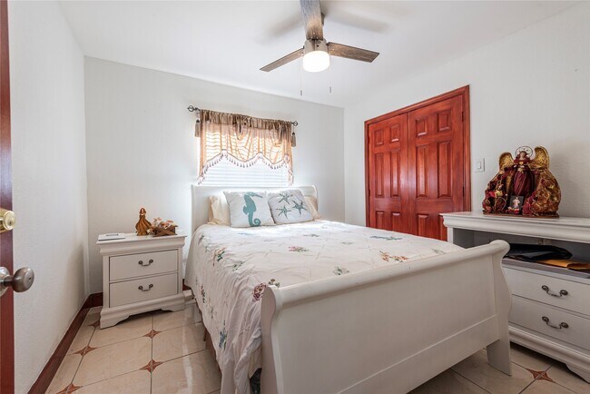 Building Photo - 2417 Gerol Dr