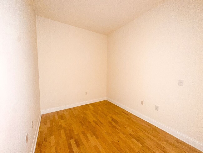 Building Photo - 450 E Ohio Unit 117