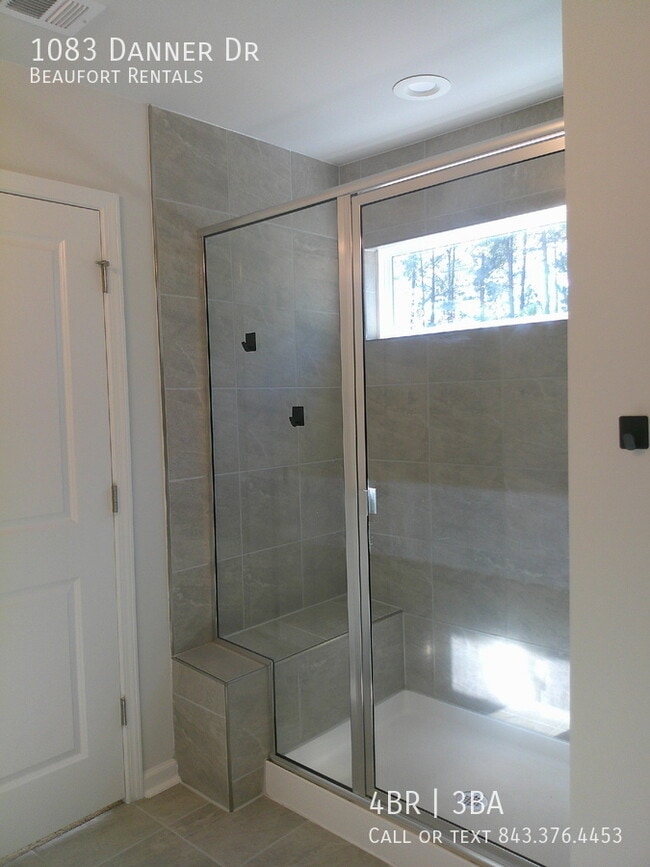 Building Photo - 1083 Danner Dr