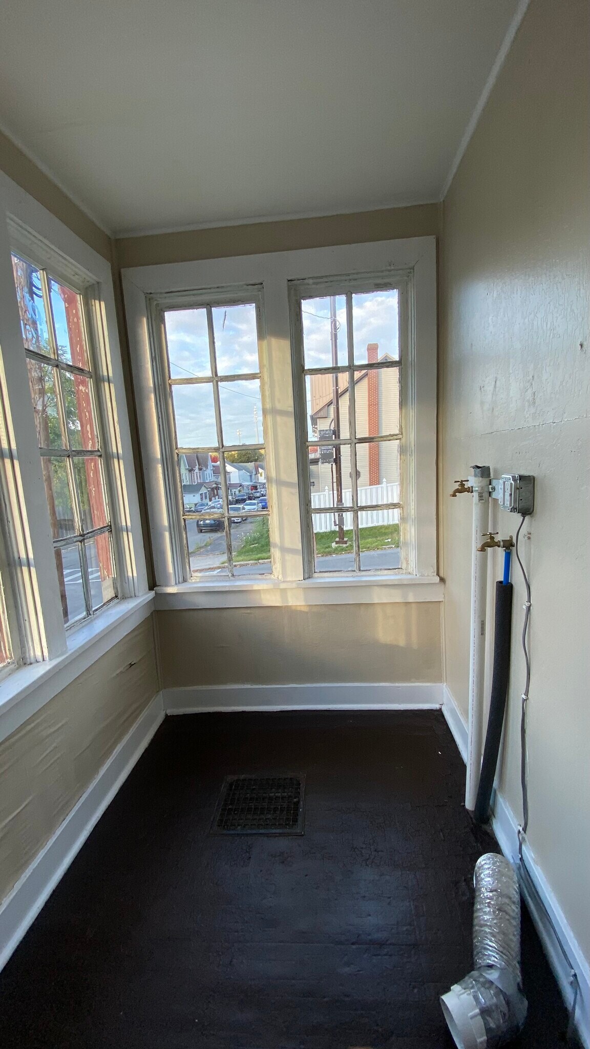 Building Photo - 401 1st Ave