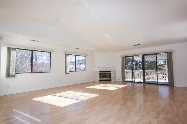 Building Photo - Cliff Rose - 3 Bedroom and 2 Bathroom