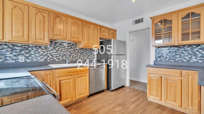 Building Photo - 2426 Hendola Dr NE