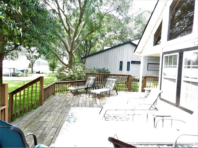 Building Photo - 13545 Northshore Loop