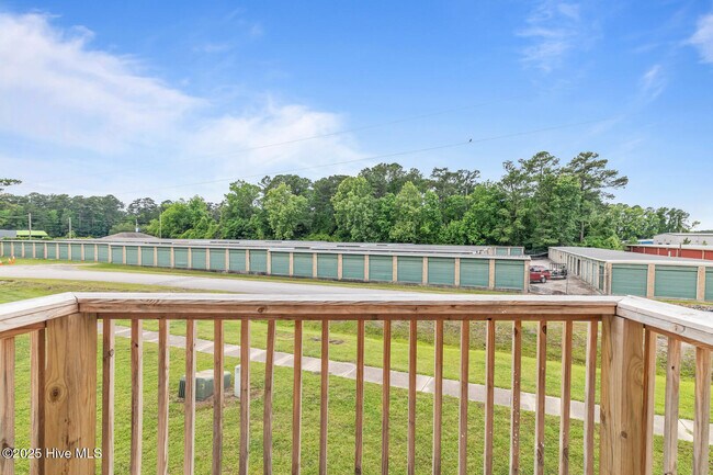 Building Photo - 107 Ravenwood Dr