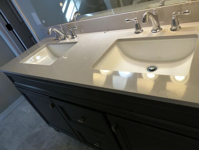 Building Photo - 3 Bedroom Ozark Home Available! Great Neighborhood!