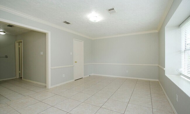 Building Photo - 4 Bedroom 2 Bathroom Cypress Home with Fireplace and Fenced Backyard