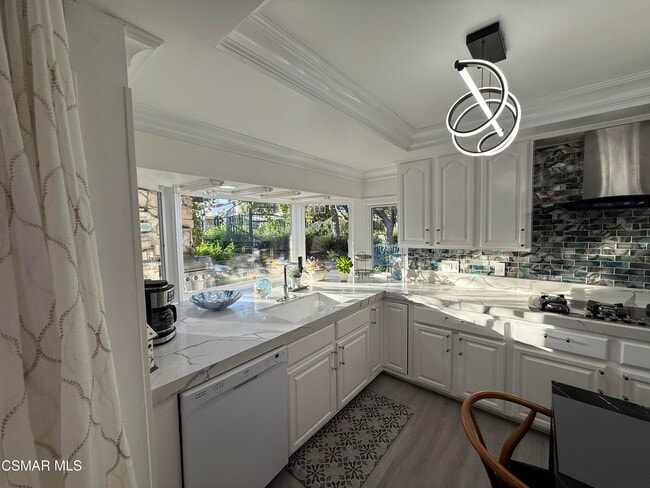 Building Photo - 379 S Greenway Ave