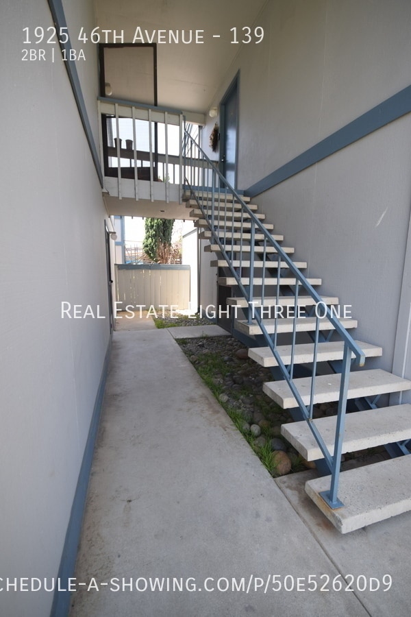 Building Photo - 1925 46th Ave