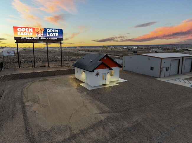Building Photo - Stylish Furnished Tiny Home • 1 Bedroom • Laundry • Gated Community