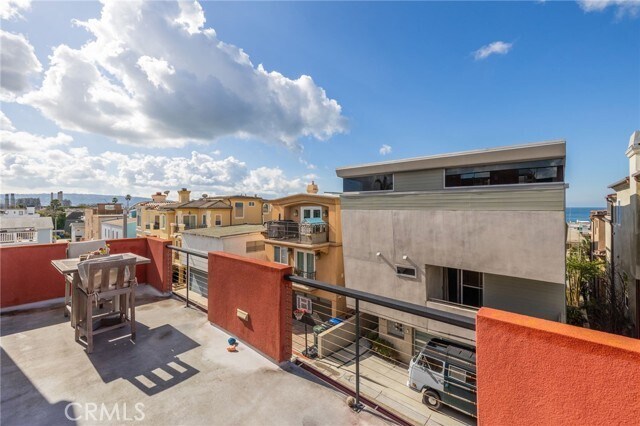 Building Photo - 701 Loma Dr