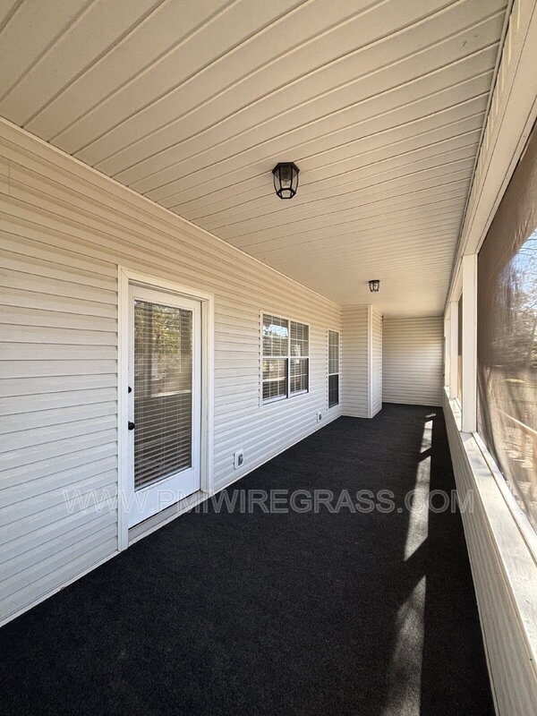 Building Photo - 1951 Redhawk Dr