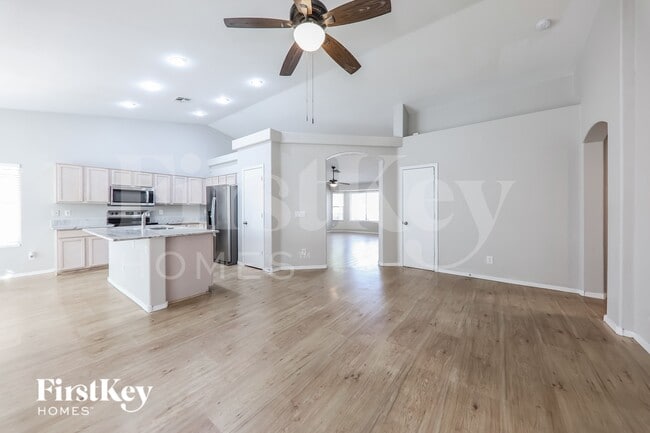 Building Photo - 8507 W Palm Ln