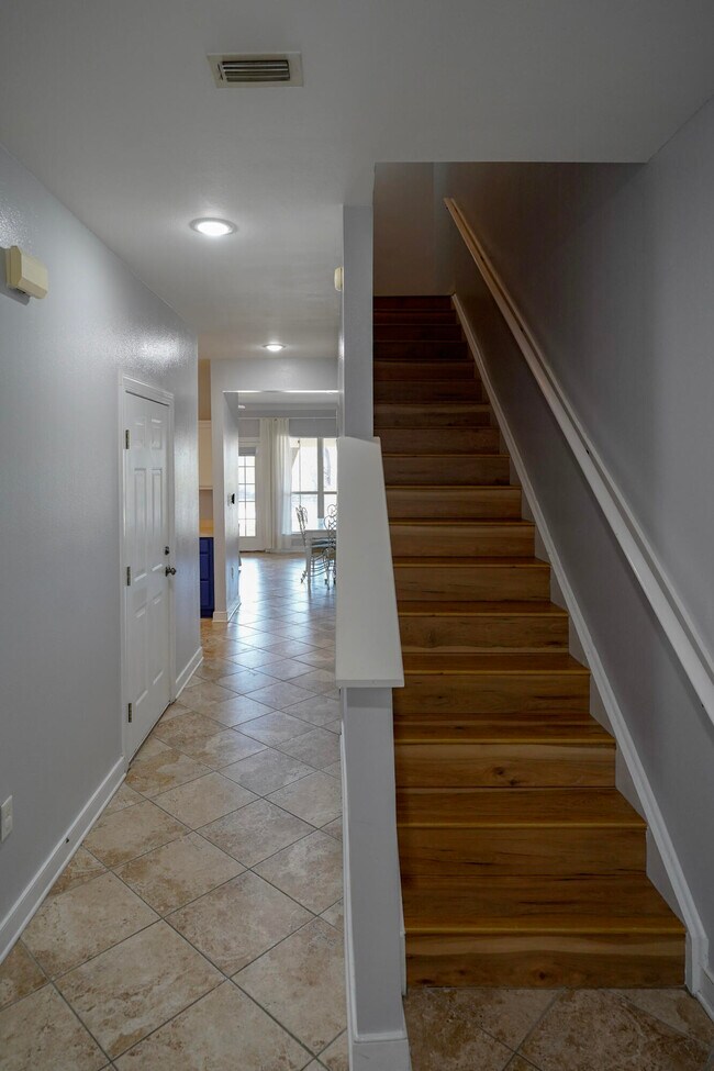 Building Photo - 437 Twin Lakes Ln