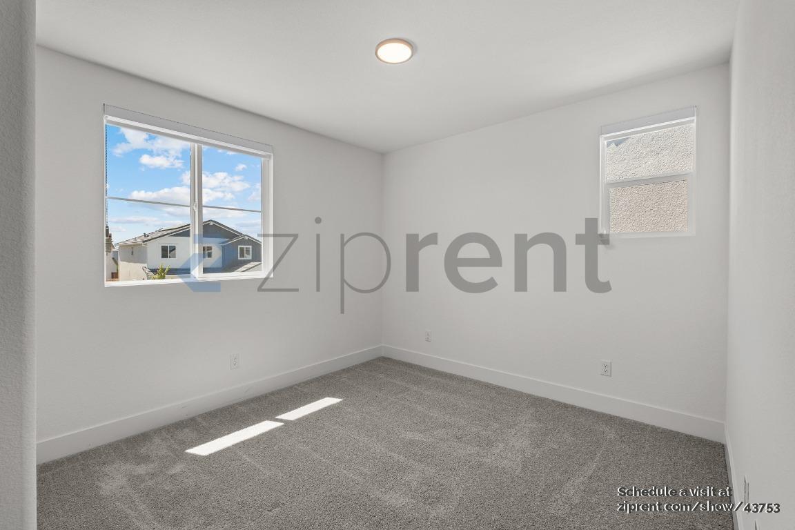 Building Photo - 437 Manhattan Dr