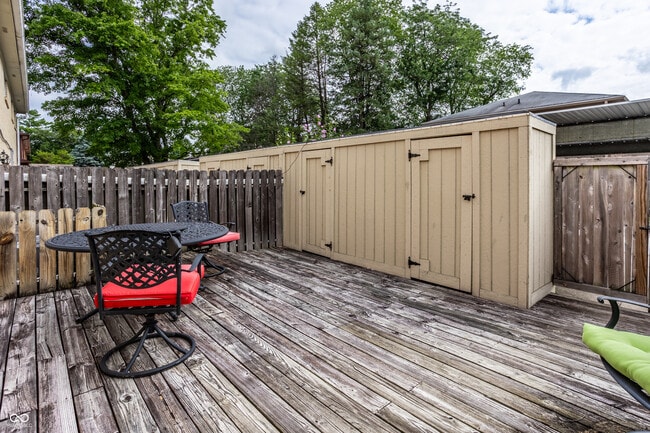 Building Photo - 5516 Greenview Dr