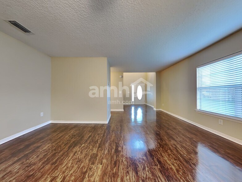 Building Photo - 7652 Vandalay Dr